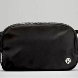 NWT Lululemon Everywhere Belt Bag Black/White Logo